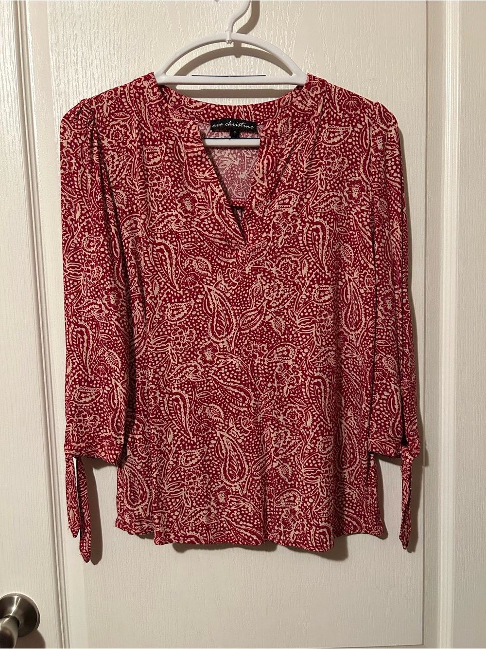 NWOT Ava Christine Red Paisley Tie-Sleeve V-Neck Blouse